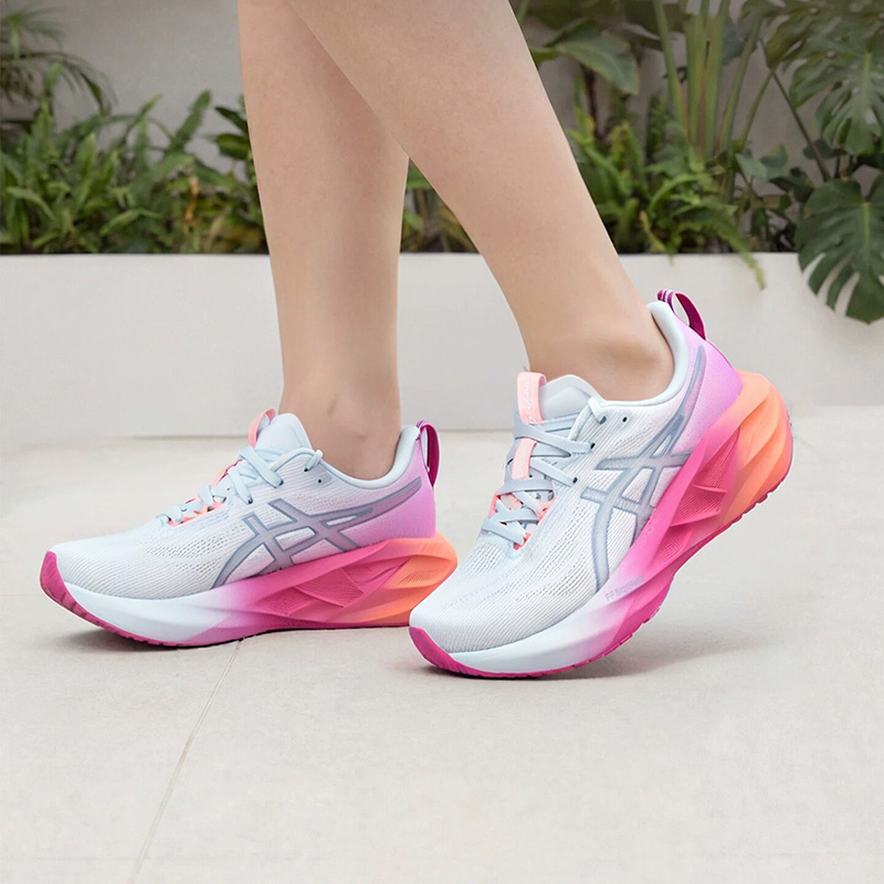 Women Shoes Hong Kong - Asics Kadın NOVABLAST 5 Beyaz Degrade